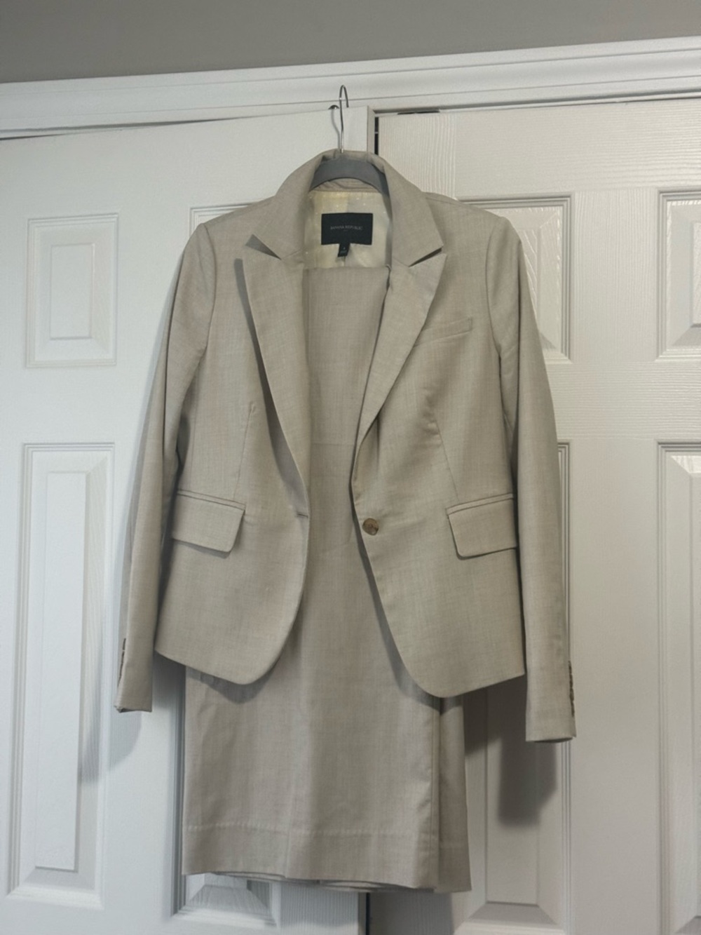 Banana Republic Light Beige Linen Blazer & Pants  Size 4